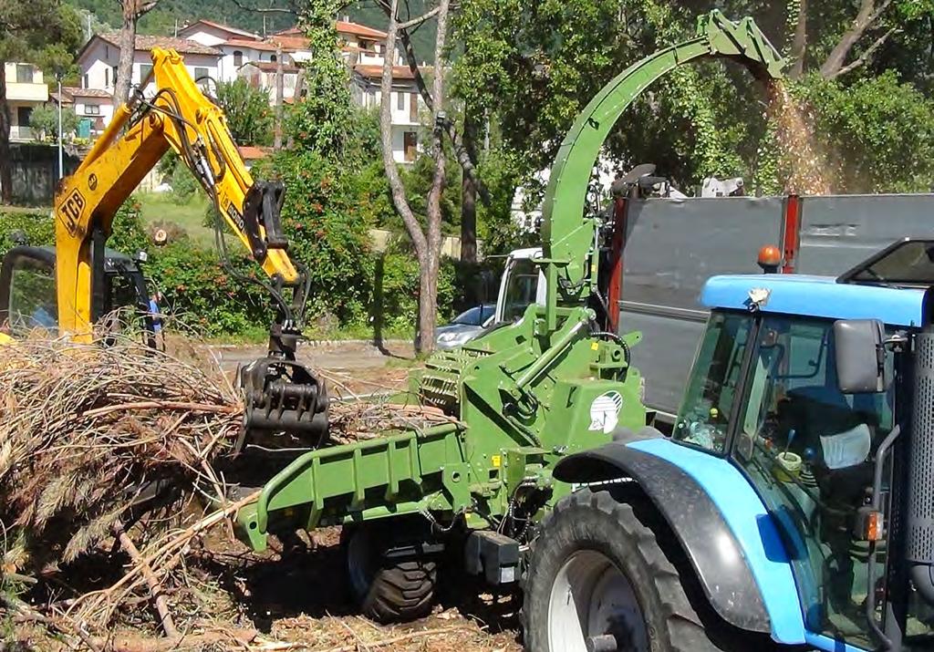 PTH 700 PTH 700-900 Sono i modelli di media potenza della gamma di cippatori Pezzolato, il cui diametro del tamburo cippatore misura 660 mm.