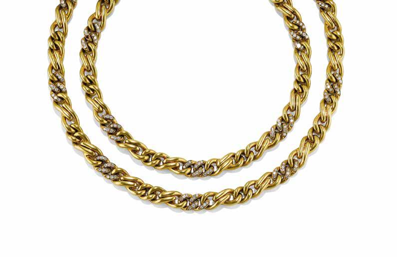 451 453 452 451 LUNGA COLLANA IN ORO E DIAMANTI, BULGARI in oro giallo massiccio formata da maglie allungate alternate a maglie grumette in diamanti taglio brillante di ct 2,90 ca.