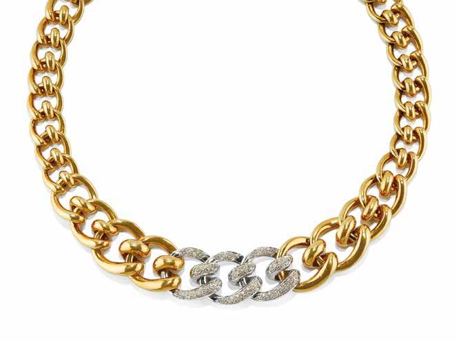 65 67 65 GIROCOLLO IN ORO E DIAMANTI a catena a scalare in oro giallo impreziosita al centro da tre maglie in oro bianco incastonate a pavé di diamanti taglio brillante di ct 1,00 ca.