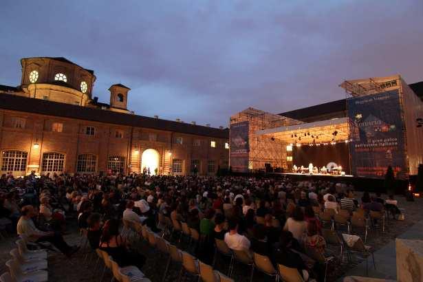 Ingresso: 12 euro (5 euro per i possessori del biglietto Sere d Estate alla Reggia).