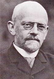 David Hilbert 1862-1943 Un forte impulso verso la definizione precisa di cio che e calcolabile viene da Hilbert. Hilbert pensava che tutta la matematica potesse essere assiomatizzata.