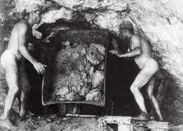 Italia, inizio XX secolo, adolescenti portatori nelle miniere di