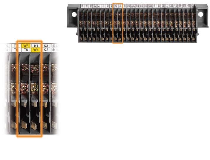 4. Analisi dei dispositivi necessari Figura 12 Il modulo PR021/K deve essere collegato al bus interno dello sganciatore attraverso gli slots W3 e W4 della morsettiera (la figura mostra la morsettiera