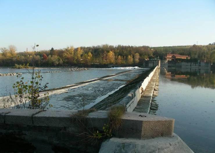 L alveo del più grande fiume padano si riduce ad una successione di stagni alimentati da un rivolo di corrente, appena sufficiente a garantire la presenza di acqua.