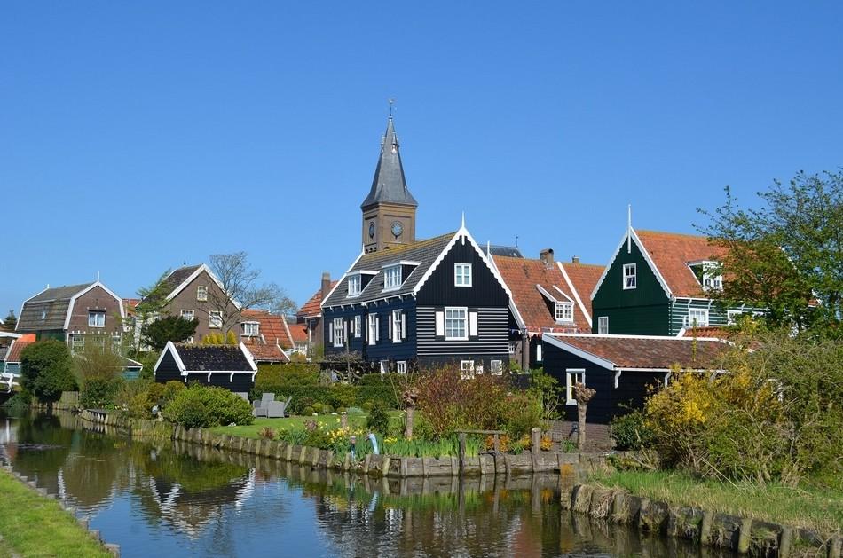 Visita della penisola di Marken che e stata separata dalla terra ferma per un tempo e rimase isolata fino al 1957, quando si costruì una diga di 2,5 chilometri.