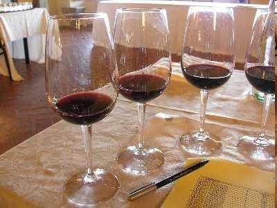Evento per i professionisti Lunedì 21 novembre (14.00 17.30) seminari rivolti al trade selezionato su: Ore 14.30: i vini bianchi con focus sul Moscato d Asti ed il Gavi Ore 16.