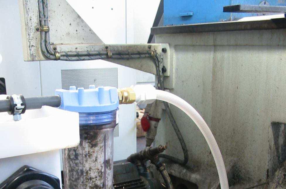Collegare il tubo di ritorno liquido depurato in vasca (Ø 50 mm)