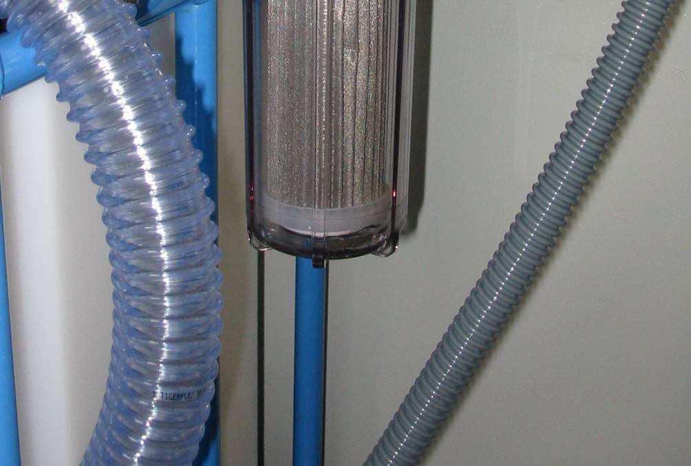 15-20 cm), senza arrestare la pompa pneumatica a membrana Pulire
