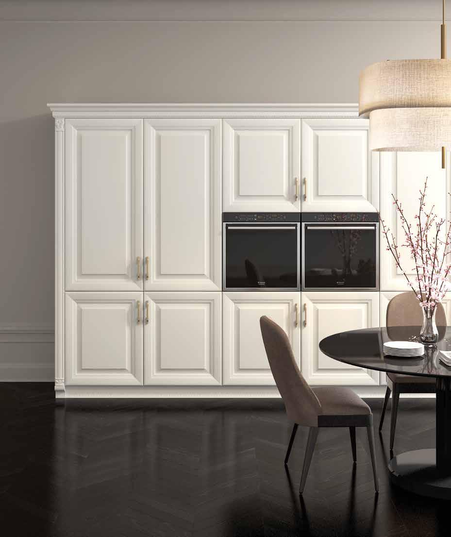 Una grande cucina per un grande ambiente, realizzata in un elegante finitura laccata bianca opaca.