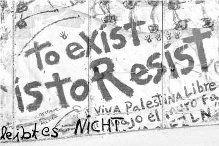 *Resistenza Art. 2 Betlemme - scritta sul Muro "esistere è resistere".