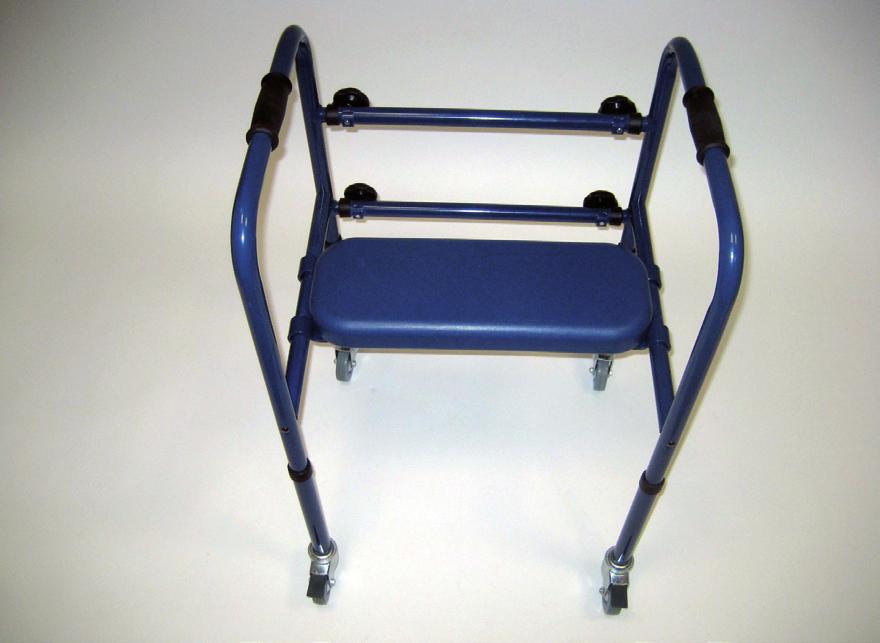 ITALIANO 7 Uso del sedile Il sedile presente su questo deambulatore permette un breve riposo del paziente quando necessario.
