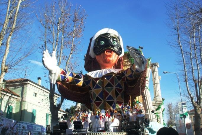 CARNEVALE DI FANO Pacchetto 02 giorni e 01 notte 1^ giorno Arrivo per il pranzo in hotel. Sistemazione nelle camere riservate.