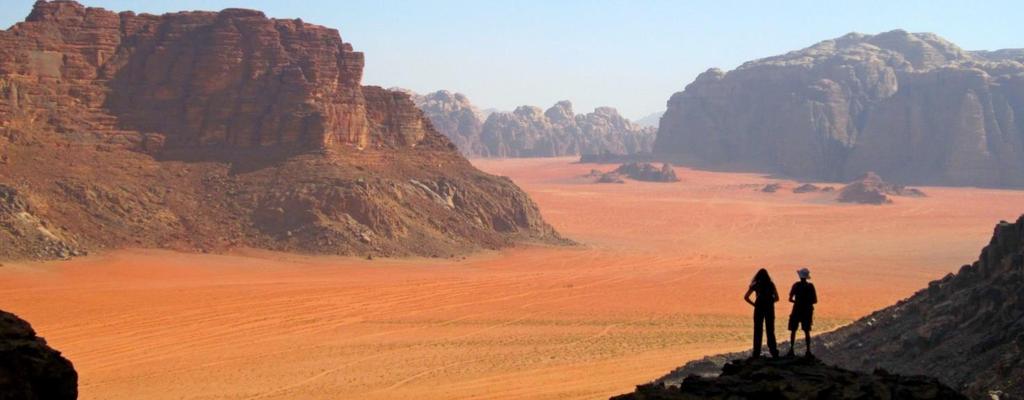 18 Ott. Mercoledì PETRA - PICCOLA PETRA - WADI RUM Prima colazione. Pranzo in ristorante in corso d'escursione.