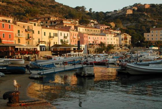 2-3 giorno 29 Aprile sabato / 30 Aprile - domenica Dopo la prima colazione navigheremo verso l'isola del Giglio dove attraccheremo prima di pranzo.