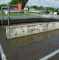 Figura 3.3: Ispessitore statico a gravità del WWTP di Treviso Nessun pretrattamento è stato applicato al fango attivo, ispessito, utilizzato. In tabella 3.