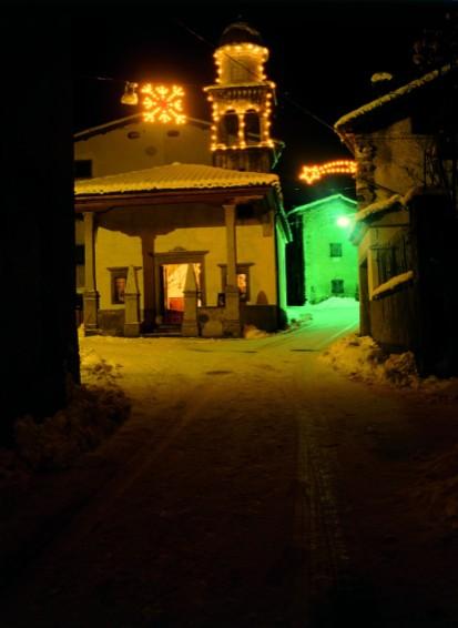 Un Borgo incantato e i suoi presepi Da domenica 21 dicembre 2014 a martedì 6 gennaio 2015 A Sutrio, incantevole borgo adagiato sulle meravigliose Alpi Carniche, a Natale le corti e le botteghe