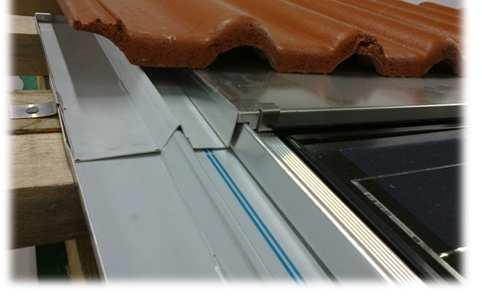 SOLRIF LE SCOSSALINE Le Scossaline Componenti necessari per il montaggio integrato La superficie dell'impianto, non corrisponde esattamente alle dimensioni del tetto stesso quindi, la superficie