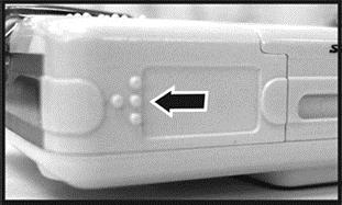 5.2 Per inserire le pile - Spegnete la fotocamera - Inserite 2 pile alcaline del tipo AAA o del tipo ricaricabile.