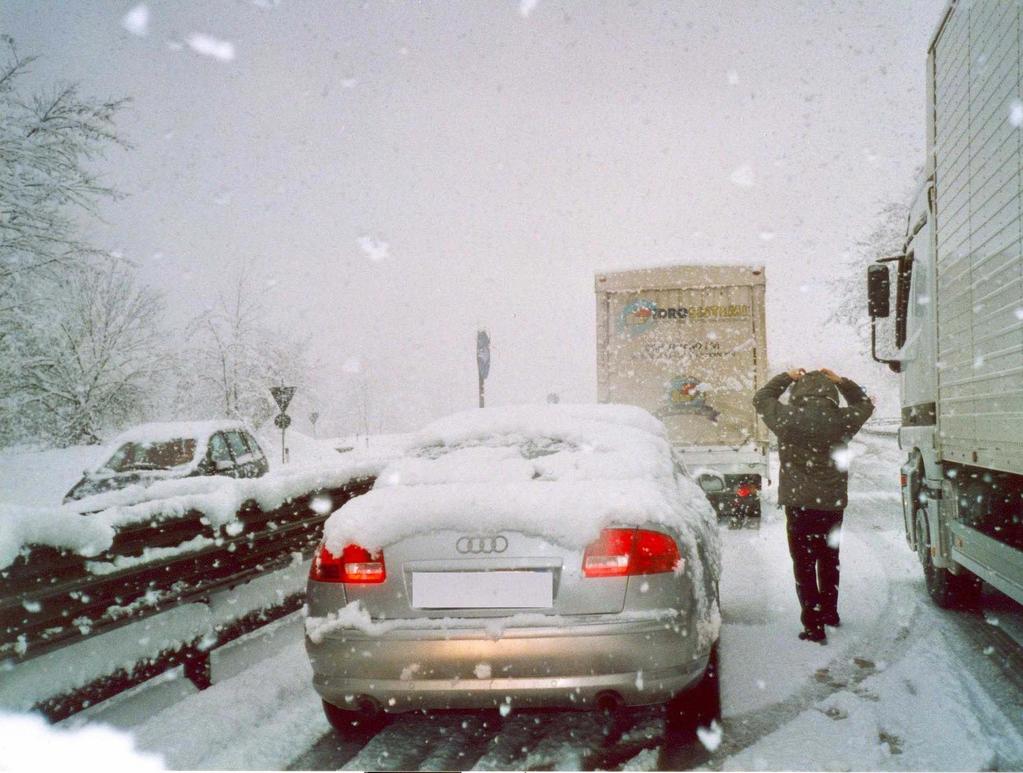 Nevicata 11 marzo 2004 Prevista correttamente tempistica già 2 giorni prima Previsione aggiornata alla sera del 10 peggiore del mattino (capita) Sottostimata intensità specie a Sud.