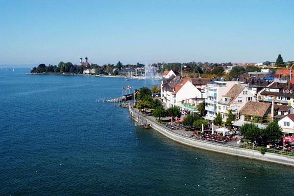 In barca si arriva alla pittoresca penisola di Höri, dove lo scrittore Hermann Hesse e Otto Dix vissero per un certo periodo. Pernottamento nella regione di Stein am Rhein.