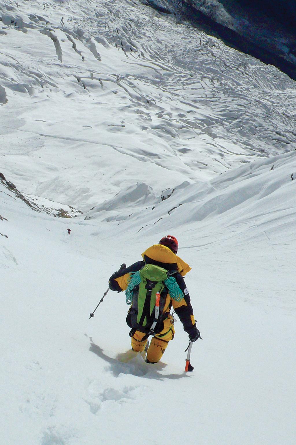 Jean Troillet STILE ALPINO Lo scalatore e marinaio svizzero-canadese Jean Troillet si diplomò guida alpina nel 1969. Nel corso della sua carriera ha scalato 10 vette da 8.