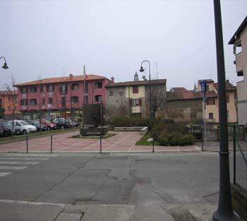 con al centro monumento e bandiera Ottimo stato di conservazione Area sempre