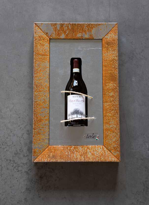 Cornice vino antica Per incorniciare con siluette dedicata la vostra bottiglia.