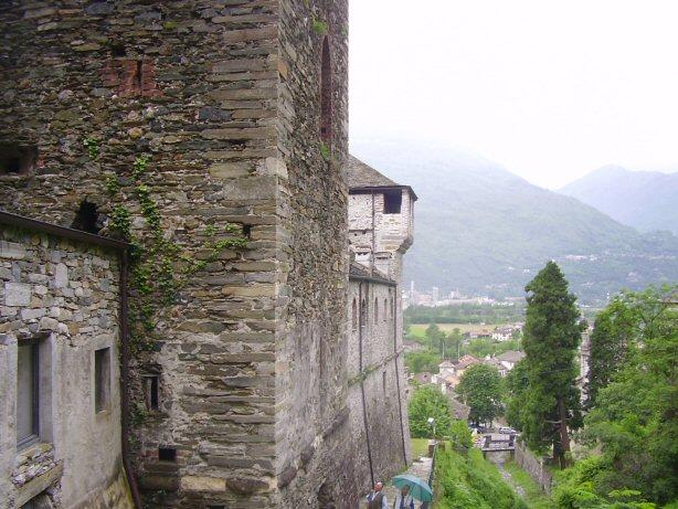 Torniamo per un attimo nel passato e visitiamo insieme il piccolo ma grazioso borgo medievale di Vogogna, saliamo al Castello alla Rocca e proviamo ad immaginarci nel Medioevo...forza!