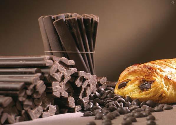 MICRO TRUCIOLI Trucioli di cioccolato al latte tagliati in pezzi irregolari e croccanti.