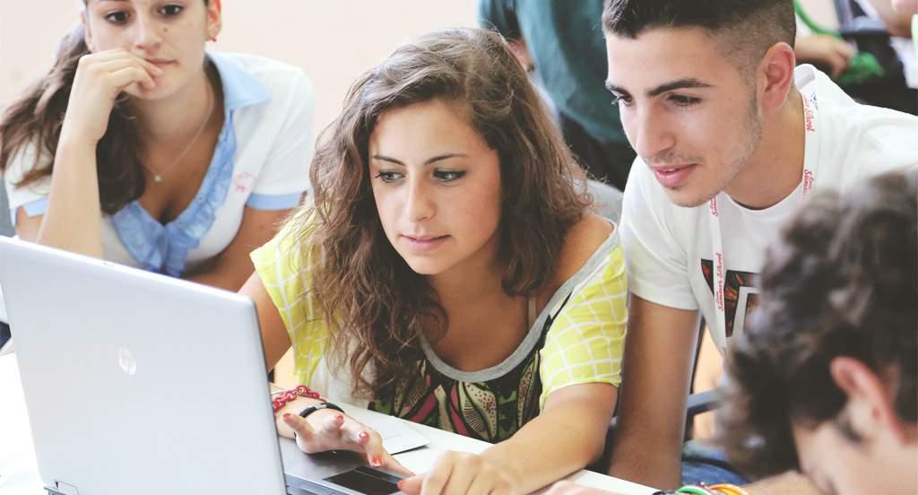 La moderna scuola può essere un incubatore per i talenti del futuro, creando negli studenti la consapevolezza che nel settore manifatturiero sta