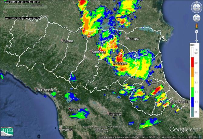 Rapporto dell evento meteorologico del 26 e 27 maggio 2015 A cura di Unità Radarmeteorologia, Radarpluviometria, Nowcasting e Reti