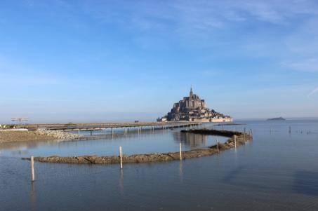 Nel pomeriggio visita della suggestiva città fortificata di SAINT- MALO. Rientro in hotel. Cena e pernottamento a Mont St.