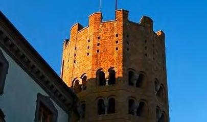 splendore il Palazzo del Popolo ed i Palazzi Papali.