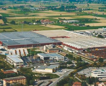 1 The plant Lo stabilimento The Marcegaglia Carbon Steel manufacturing unit of Casalmaggiore (Cremona, Italy) sperads over a total surface of 320 thousand square meters, of which 162,000 covered,