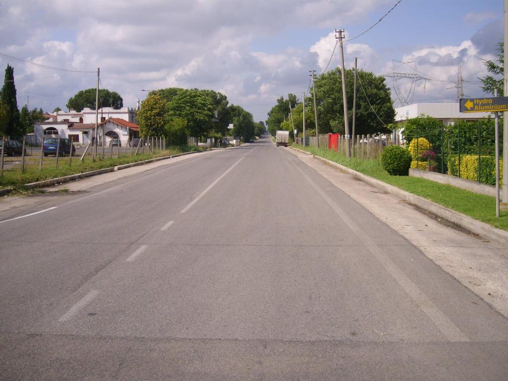 di strada; i restanti 3.5 m verranno riempiti con terreno vegetale.