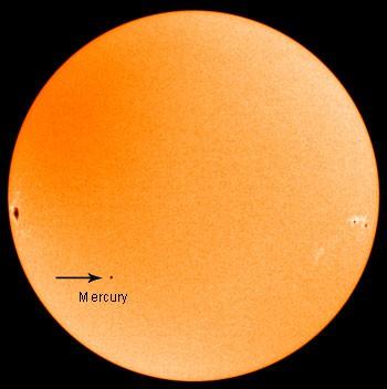 Mercurio è stato visitato per la prima volta nel 1974-75 dalla sonda statunitense Mariner 10, che ha teletrasmesso a terra fotografie registrate nel corso di tre successivi sorvoli.