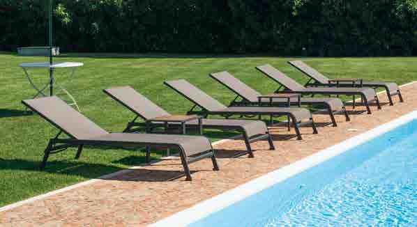 Sunlounger: aluminum frame, polyester powder coating.