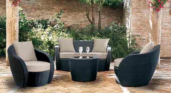 Luna Lounge set Le forme arrotondate ed avvolgenti caratterizzano questo Lounge Set.