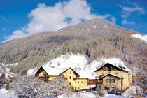 RAKÚSKO Najbližšia alpská lyžovačka ski pas v cene PLNá penzia PLNá penzia 706 784 718 756 807 896 866 931 HOTEL BÄRENHOF *** BAD GASTEIN HOTEL POST *** GROSSKIRCHHEIM HOTEL FRUHAUF **** INNERKREMS