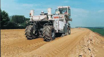 Polverizzazione ed omogeneizzazione di miscele di terreni La sostituzione del terreno inadatto per la costruzione ex novo di strade, zone industriali ed aeroporti comporta investimenti elevati e