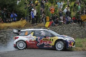 Dopo l'assistenza di metà giornata, dove Neuville, il giovane tedesco di casa Citroen, sostituisce il cambio, il secondo giro di prove si apre con il primo successo parziale di Latvala, che si ripete