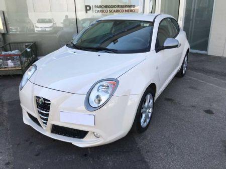 N. commissione MMBR6QLW Alfa Romeo Mito 7.800,- 70 kw / 95CV 83.000 km 09/2011 4,3 l/100km* 112 g/km* + Con riserva di modifiche.