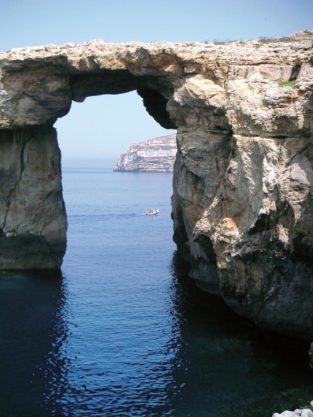 turistinonpercaso Malta TRA PIRATI E CAVALIERI Situata a sud della Sicilia, a est della Tunisia e a nord della Libia, la Repubblica di