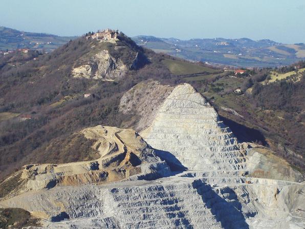 Nel PIAE viene valutato significativo l impatto delle attività estrattive sull ambiente e l entità della modifica permanente del paesaggio e si afferma che prima del termine della coltivazione della