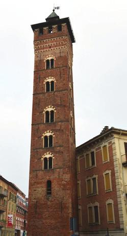 È anche chiamata torre dell orologio poiché dal XV secolo il Comune vi aveva fatto installare una campana per le ore e custodisce tutt ora la