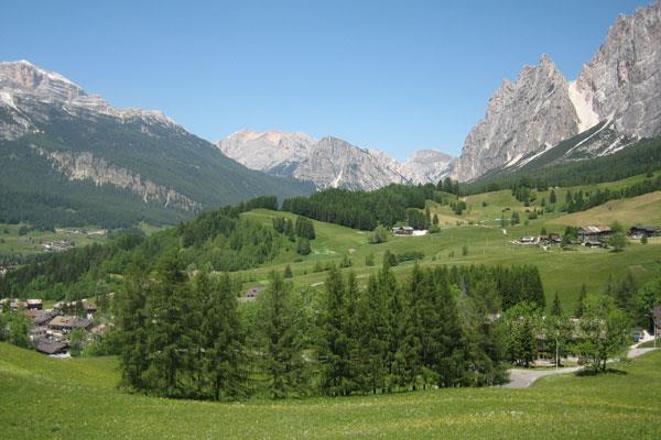 Per quelli che vogliono fare una tappa più corta consigliamo di prendere il pulman direttamente da Cortina d Ampezzo fino al Rifugio Auronzo (ticket ca.