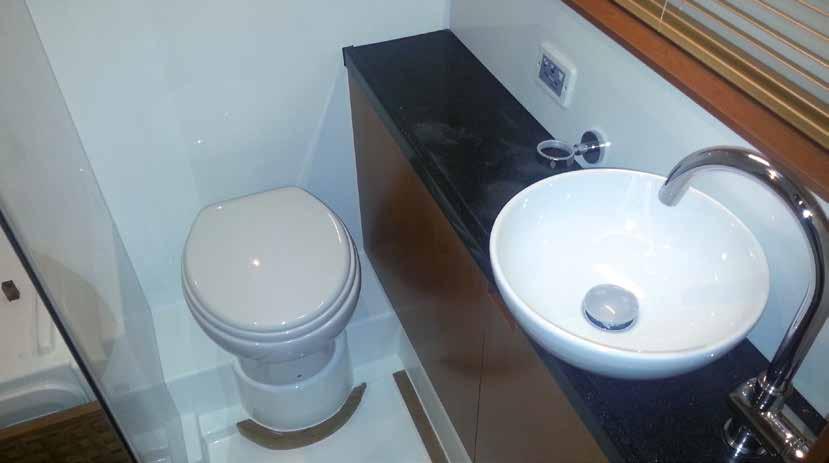 SANIMARIN 31 GAMMA COMPATTA Modelli di WC ad altezza ridotta da installare su uno zoccolo IL BEST SELLER Scarico orizzontale Integrata Diametro tubo di scarico 38 mm o 25 mm