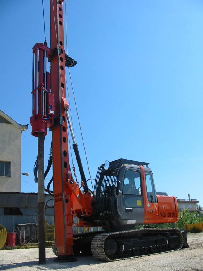 Perforadora Hidráulica CF con MARTILLO TES CAR SRL Macchine da