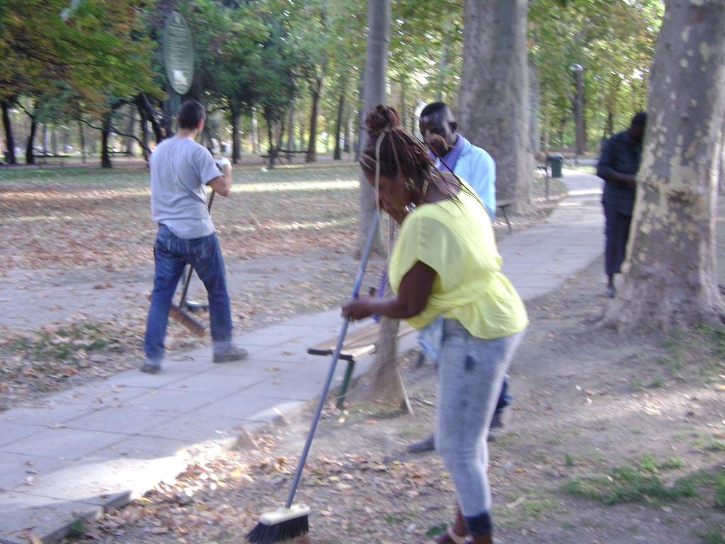 19 settembre: Collaborazione con l'associazione 3 febbraio: informazioni su immigrazione, rifugiati, accoglienza.