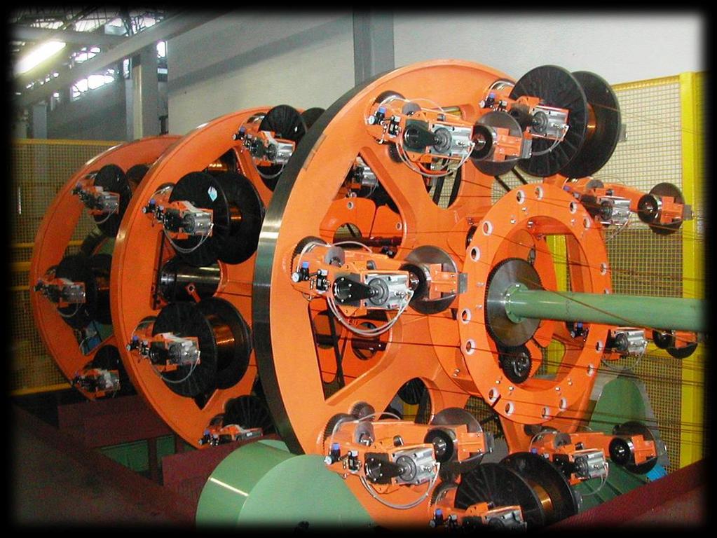 La linea di laminazione è composta da: Gabbia di svolgimento bobine a detorsione composta dischi rotanti contenenti n 8 bobine Ø560mm.